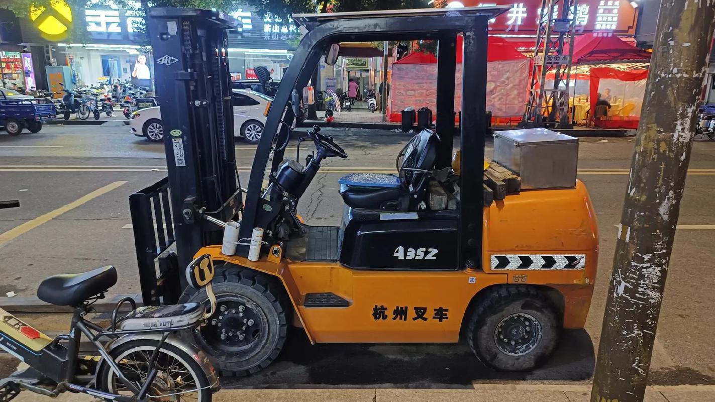努力的样子自己都觉得幼稚只好继续幼稚#叉车租赁 #吊车叉车